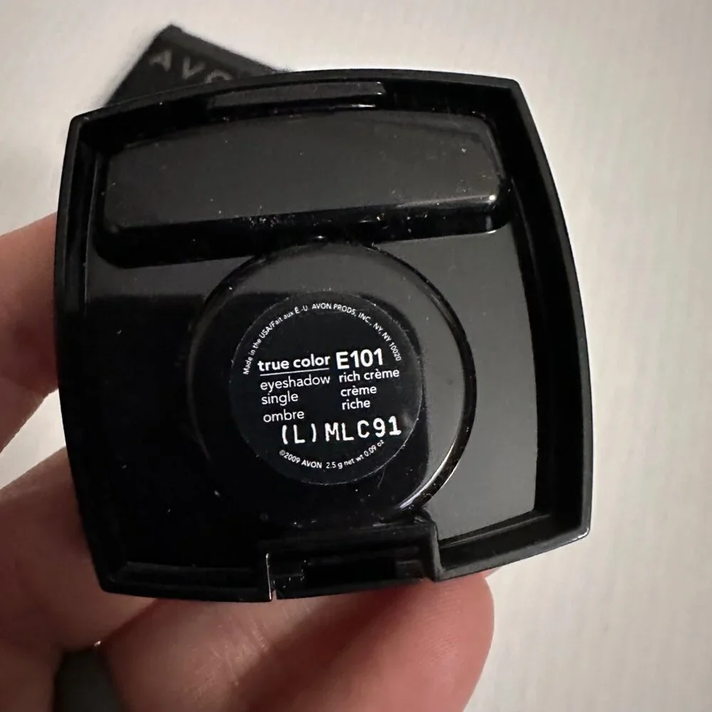 Avon True Color Eyeshadow Single E101 Rich Creme 2.5g net wt 2009 Lot of 2 NEW‎